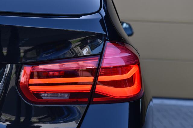 BMW 3-SERIE Touring 320i Executive * M-Sportpakket * Panoramadak * LED * Lichtpakket *