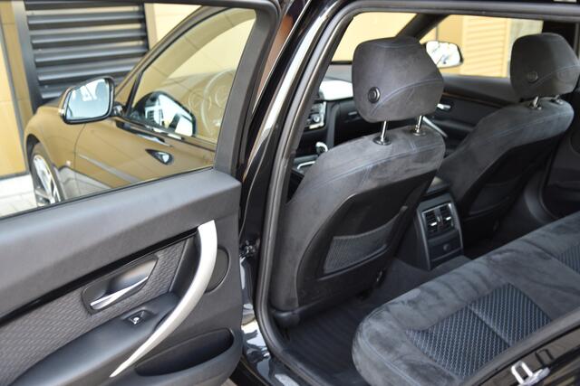 BMW 3-SERIE Touring 320i Executive * M-Sportpakket * Panoramadak * LED * Lichtpakket *