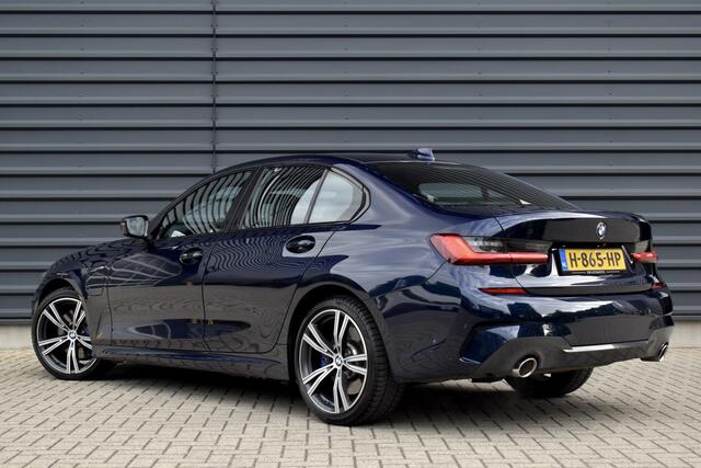 BMW 3-SERIE 330e M Sport Individual | 1e Eigenaar | 19'' Wielen | Lederen Bekleding | CarPlay | Audio Media Pack |