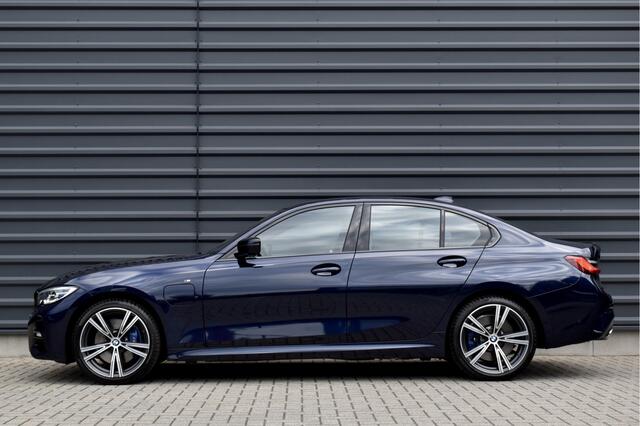 BMW 3-SERIE 330e M Sport Individual | 1e Eigenaar | 19'' Wielen | Lederen Bekleding | CarPlay | Audio Media Pack |
