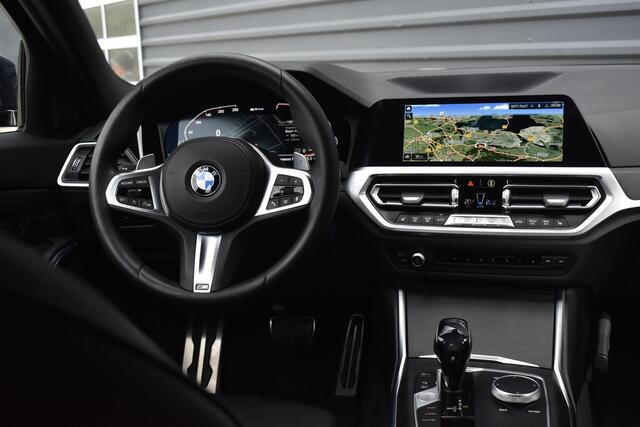 BMW 3-SERIE 330e M Sport Individual | 1e Eigenaar | 19'' Wielen | Lederen Bekleding | CarPlay | Audio Media Pack |