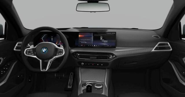 BMW 3-SERIE Touring 330e xDrive M Sport - Active Cruise Control - Getinte ruiten - Zonneschermen achter - Elektrisch verstelbare/verwarnbare voorstoelen - Parking Assistant Plus - Adaptieve LED koplampen -
