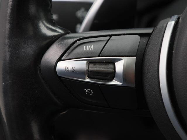 BMW 3-SERIE Touring 330i M Sport Executive 321 Pk Automaat | Panoramadak | Navigatie | Leer | Stoelverwarming | Camera | 19 Inch