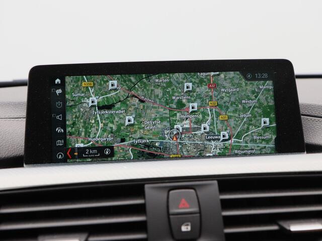 BMW 3-SERIE Touring 330i M Sport Executive 321 Pk Automaat | Panoramadak | Navigatie | Leer | Stoelverwarming | Camera | 19 Inch