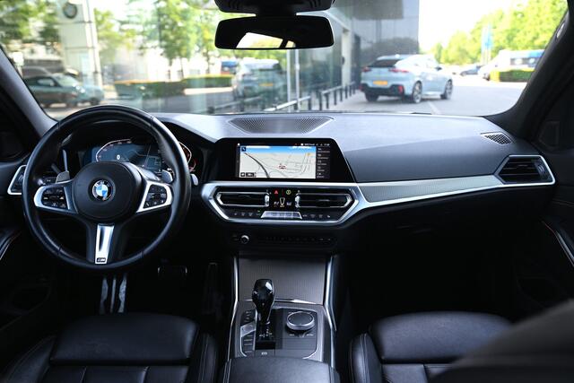 BMW 3-SERIE Touring 320i High Executive M Sport Automaat / Trekhaak / Sportstoelen / LED / Stoelverwarming / Parking Assistant Plus