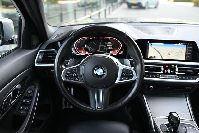 BMW 3-SERIE Touring 320i High Executive M Sport Automaat / Trekhaak / Sportstoelen / LED / Stoelverwarming / Parking Assistant Plus