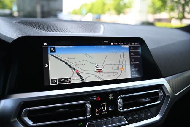BMW 3-SERIE Touring 320i High Executive M Sport Automaat / Trekhaak / Sportstoelen / LED / Stoelverwarming / Parking Assistant Plus