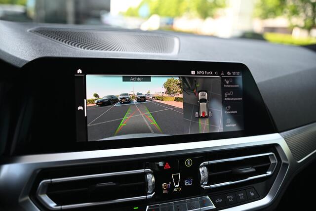 BMW 3-SERIE Touring 320i High Executive M Sport Automaat / Trekhaak / Sportstoelen / LED / Stoelverwarming / Parking Assistant Plus