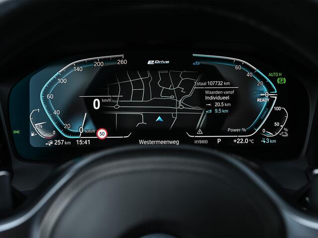 BMW 3-SERIE Touring 330e High Executive | M-Sport | Panoramadak | Hifi | ACC | Stoelverwarming | Ambienteverlichting | Keyless | PDC V+A