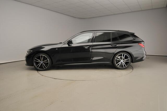 BMW 3-SERIE Touring 318i | M-Sportpakket | LED | Navigatie | Sportstoelen | Clima | Shadow line | DAB | Hifi speakers | Alu 19 inch