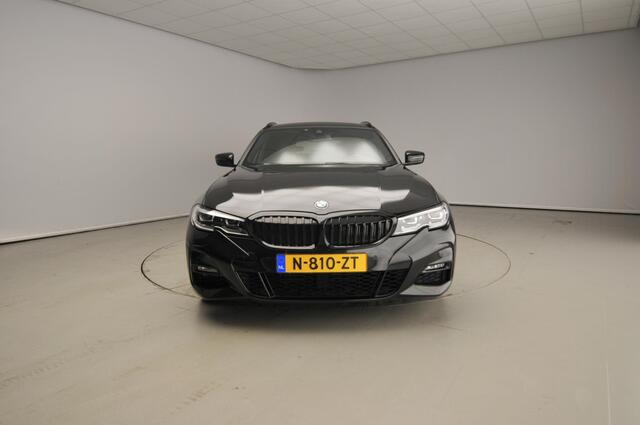 BMW 3-SERIE Touring 318i | M-Sportpakket | LED | Navigatie | Sportstoelen | Clima | Shadow line | DAB | Hifi speakers | Alu 19 inch