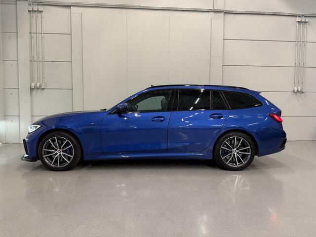 BMW 3-SERIE Touring 330e M-Sport PERFORMANCE BODYKIT PANO/HEAD-UP/H&K/MEMORY/LASER/ACC/360CAMERA/KEYLESS/18"/PRIVACY/PORTIMAO-BLUE METALLIC/VOLLEDIGE OH HISTORIE,NET OH BEURT GEHAD!!