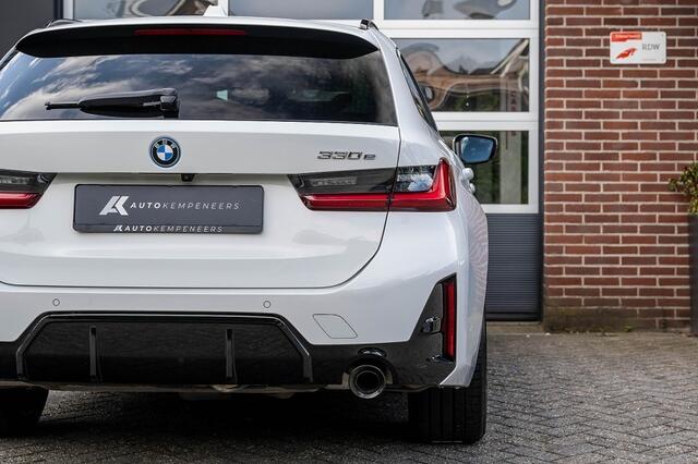 BMW 3-SERIE Touring 330e xDrive M-Sport | Panorama | Harman/Kardon | Memory | Trekhaak | Parking Ass. Plus | 19' Inch |