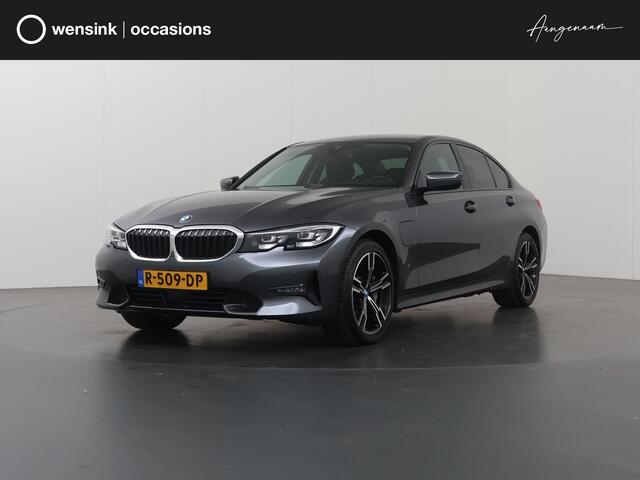 BMW 3-SERIE 330e Sport Line | Cruise Control Adaptief | Sportstoelen | Parkeercamera | Stoelverwarming | Navigatie |