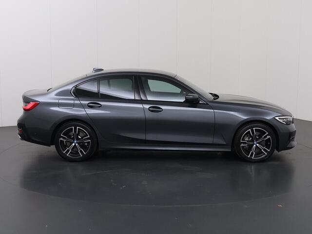 BMW 3-SERIE 330e Sport Line | Cruise Control Adaptief | Sportstoelen | Parkeercamera | Stoelverwarming | Navigatie |