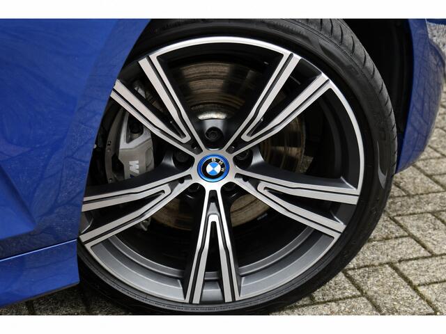 BMW 3-SERIE Touring 330e xDrive M-Sport Pano Trekh El-zetels HUD Laser 19inch Adp-onderstel