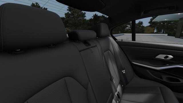 BMW 3-SERIE 330e M Sport Automaat / Schuif-kanteldak / Sportstoelen / Parking Assistant Plus / Adaptieve LED / Comfort Access / Stuurverwarming