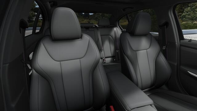BMW 3-SERIE 330e M Sport Automaat / Schuif-kanteldak / Sportstoelen / Parking Assistant Plus / Adaptieve LED / Comfort Access / Stuurverwarming