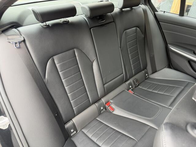BMW 3-SERIE 320i Executive Ed. | M-sport | Elec Trekhaak |