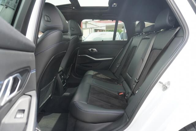 BMW 3-SERIE Touring 330e xDr. High Exec. M-Sport | Pano | Trekhaak | Laser | Memory