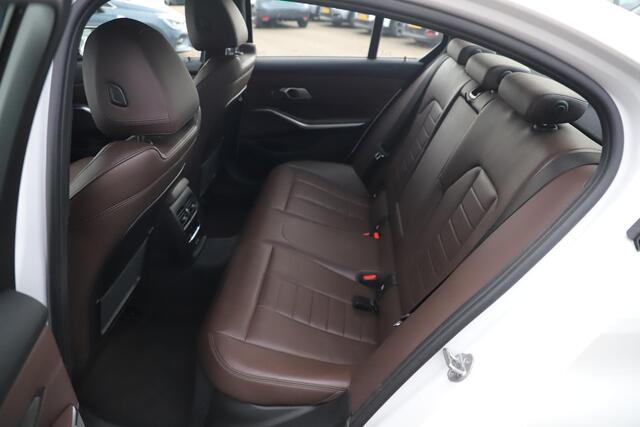 BMW 3-SERIE 330e High Executive Shadowline Pakket Bruin Leder 18 inch Full LED Harman Kardon Adaptive Cruise Memory Stoelen