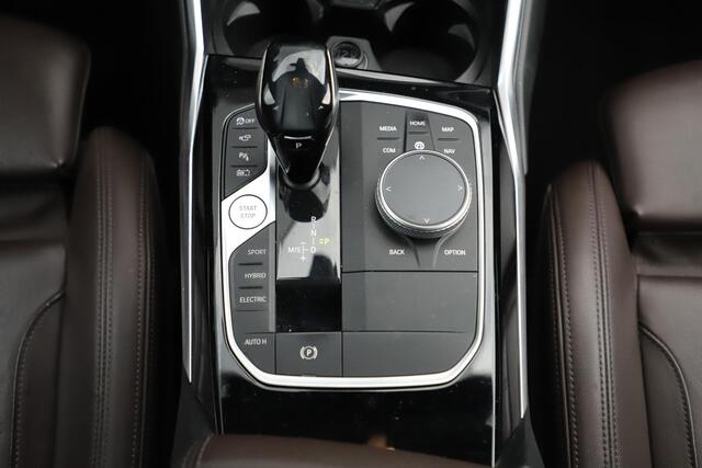 BMW 3-SERIE 330e High Executive Shadowline Pakket Bruin Leder 18 inch Full LED Harman Kardon Adaptive Cruise Memory Stoelen
