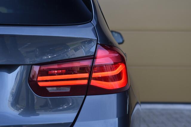 BMW 3-SERIE Touring 340i xDrive * M-Sport * Trekhaak * Apple CarPlay * 19'LM * Head-up * Sfeerverlichting *