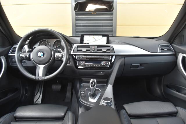 BMW 3-SERIE Touring 340i xDrive * M-Sport * Trekhaak * Apple CarPlay * 19'LM * Head-up * Sfeerverlichting *