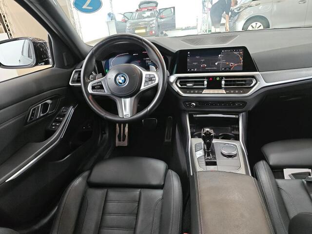 BMW 3-SERIE Touring 320e Business Edition Plus NL-AUTO | LEDER | M-PAKKET
