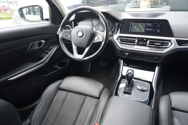 BMW 3-SERIE 318i Sportline High Executive 157pk Navigatie/Apple-Android/Cruise