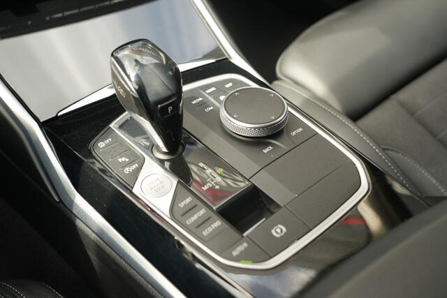 BMW 3-SERIE 318i Sportline High Executive 157pk Navigatie/Apple-Android/Cruise