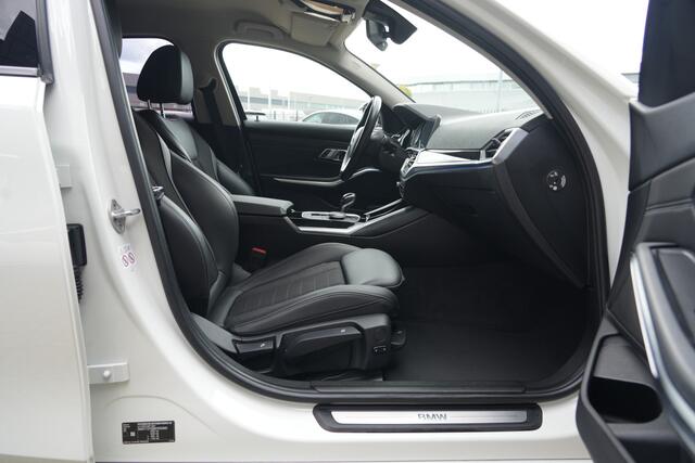 BMW 3-SERIE 318i Sportline High Executive 157pk Navigatie/Apple-Android/Cruise