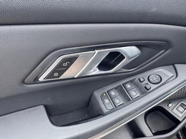 BMW 3-SERIE Touring 330e High Executive