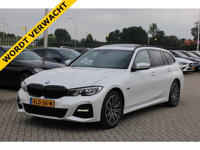 BMW 3-SERIE Touring 330e High Executive M-SPORT SHADOW PANORAMADAK MEMORY 360-CAMERA KEY-LESS CARPLAY TREKHAAK