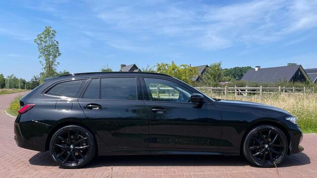 BMW 3-SERIE Touring 318i Facelift model | Sportstoelen | 19 Inch | NL-Auto |