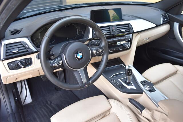 BMW 3-SERIE Touring 318i M Sport Corporate Lease * M-Pakket * Achteruitrijcamera * Trekhaak * Lichtpakket *