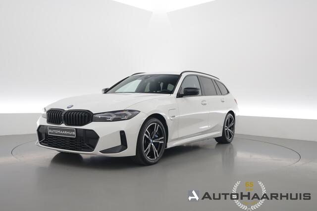 BMW 3-SERIE 330e M-Sport | Rijklaar! | Widescreen | ShadowLine | HUD | Dodehoek | Leder | Stuur-Stoelverw. | Nav+App.Connect | Sfeerverl. | Elek. Klep | LED | Rijmodus | Cruise V