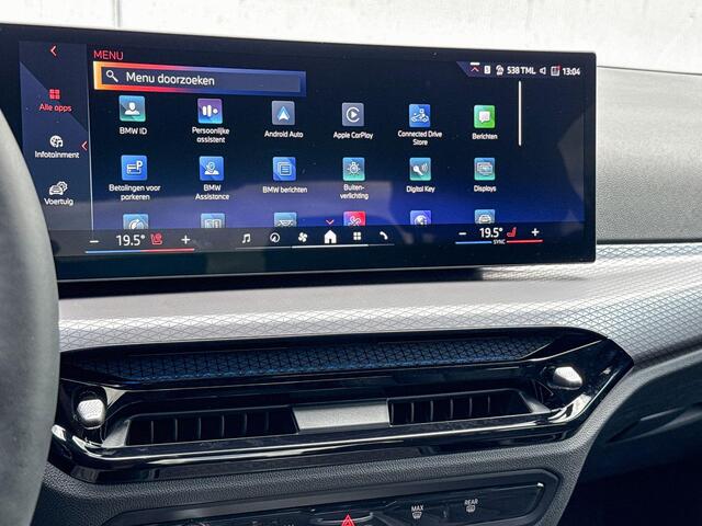 BMW 3-SERIE Sedan 318i | Comfort Pack | M Sport | Trekhaak | Harman Kardon |