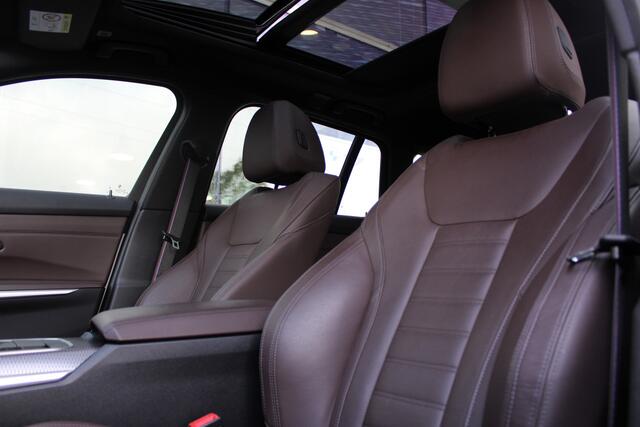 BMW 3-SERIE Touring 330i xDrive Innovation pack / M Sport PRO Automaat / Panoramadak / Trekhaak / Sportstoelen / Comfort Access / Adaptieve LED / Parking Assistant Plus