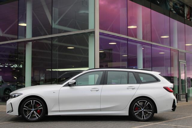 BMW 3-SERIE Touring 330i xDrive Innovation pack / M Sport PRO Automaat / Panoramadak / Trekhaak / Sportstoelen / Comfort Access / Adaptieve LED / Parking Assistant Plus