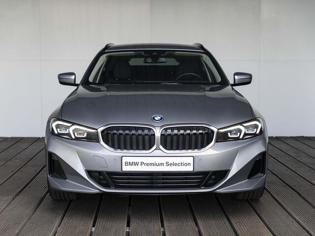 BMW 3-SERIE Touring 320e | Entertainment Pack | Comfort Pack | 17 inch | Comfort Access | Elektrisch verstelbare stoelen | Sportstoelen | HiFi | Stoelverwarming