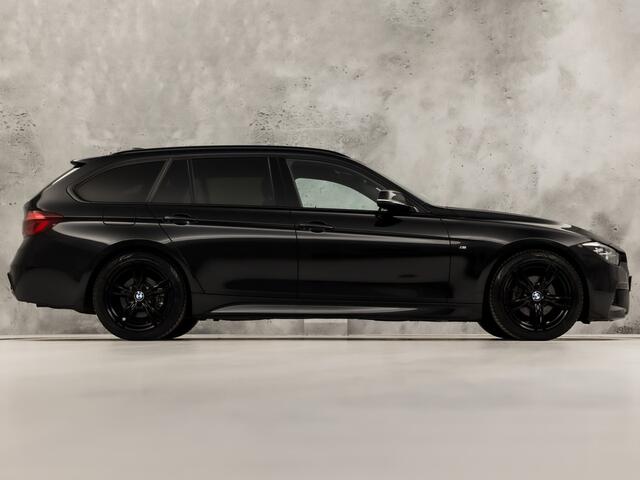 BMW 3-SERIE Touring 318i M Sport Automaat (GROOT NAVI, M PAKKET, BLACK PACK, VIRTUAL COCKPIT, GETINT GLAS, LEDER, SPORTSTOELEN, STOELVERWARMING, PARKEERSENSOREN, NIEUWSTAAT)