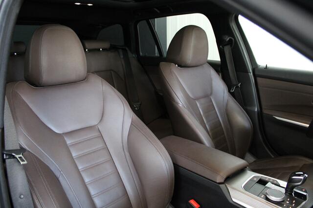 BMW 3-SERIE Touring 330i M Sport | Pano | Apple Carplay | Sfeerverlichting | LED