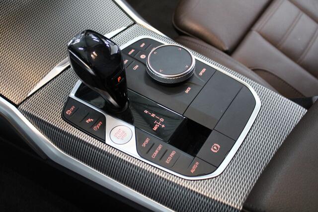 BMW 3-SERIE Touring 330i M Sport | Pano | Apple Carplay | Sfeerverlichting | LED