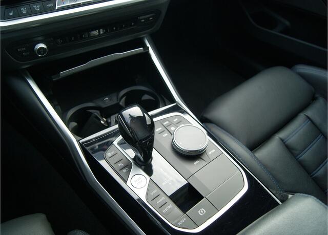 BMW 3-SERIE Touring 330e xDrive 292PK High Ex. M-Sport Schaalstoelen/Laser-led/Harman-Kardon/Memory/Soh97% Aut8