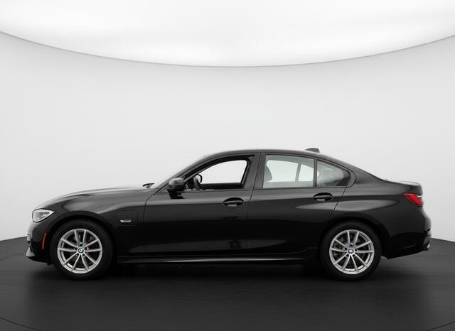 BMW 3-SERIE 330e 290PK HIGH EXECUTIVE HALF-LEDER/CAMERA/NAVI/PANORAMADAK