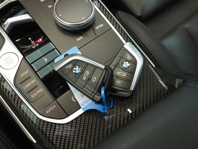 BMW 3-SERIE Touring 320i M Sport Pro Brooklyn Grey | M-sportstoelen | Panoramadak | Harman/Kardon | Carbon | Camera | Memory | Sfeerlicht