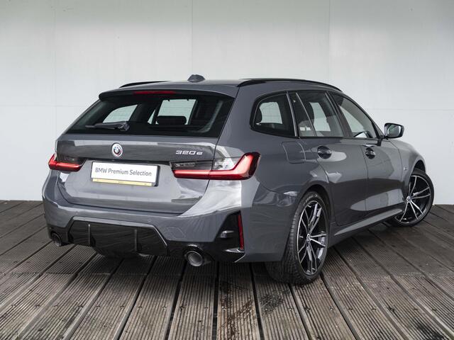 BMW 3-SERIE Touring 320e | M Sportpakket | Entertainment Pack |Glazen panoramadak | 19 inch | Harman Kardon | Trekhaak