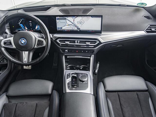 BMW 3-SERIE Touring 320e | M Sportpakket | Entertainment Pack |Glazen panoramadak | 19 inch | Harman Kardon | Trekhaak