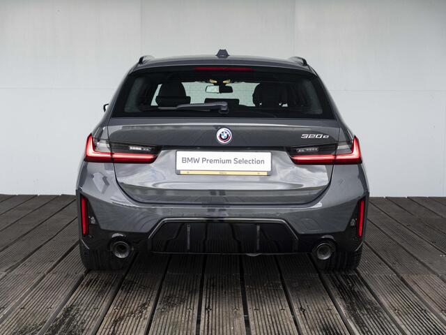 BMW 3-SERIE Touring 320e | M Sportpakket | Entertainment Pack |Glazen panoramadak | 19 inch | Harman Kardon | Trekhaak